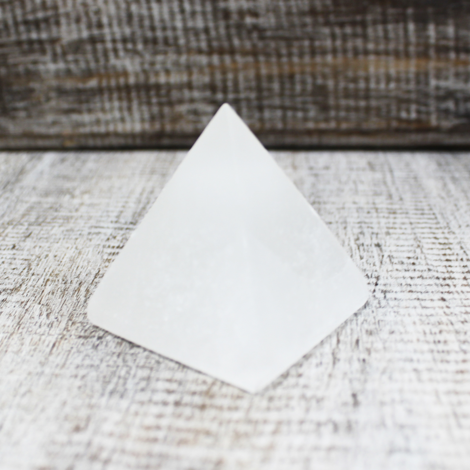 Selenite Pyramid - 5 cm  (SelW-06)