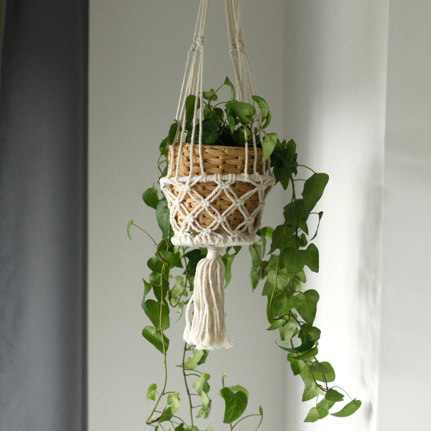 Macrame Pot Holder - Single Small Pot  (MacP-01)